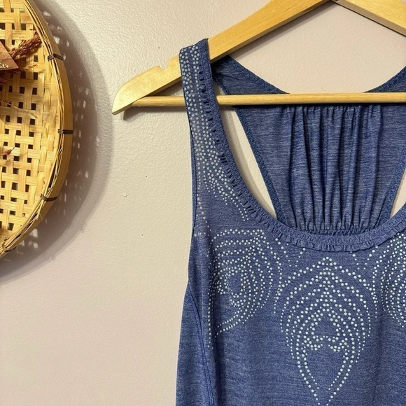 Lululemon Blue/Purple Feather Print Racer Back Tank Top  Size 4 RARE Print - Picture 2 of 8